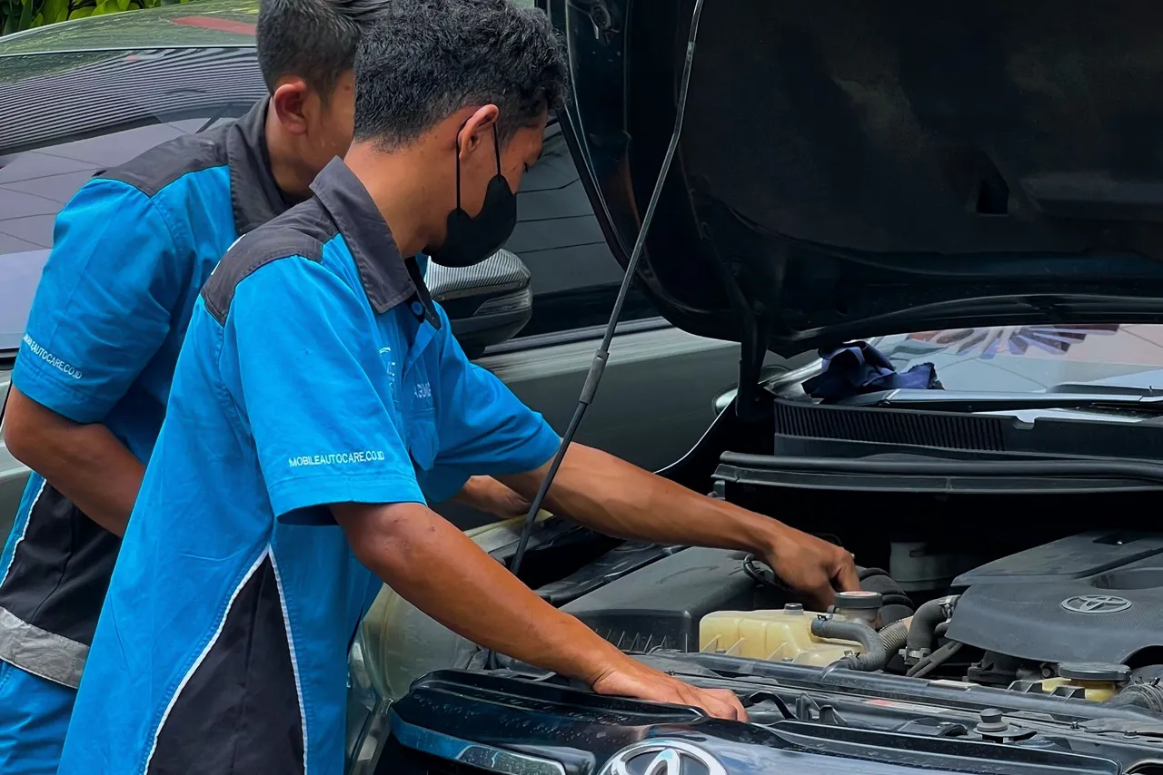 5 Tanda Mobil Operasional Butuh Servis Segera