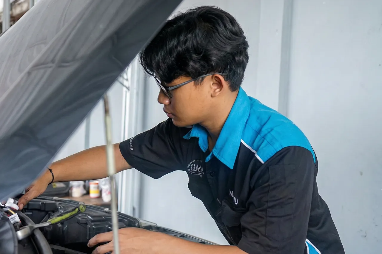 5 Tanda Mobil Operasional Butuh Servis Segera